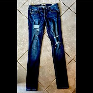 Hollister Jeans worn a few times. 5L 27W 33L
